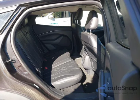 2021 Ford Mustang Mach-E Select z USA, uszkodzony, nr VIN 3FMTK1RM4MMA56895